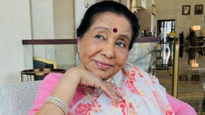 अचानक बिगड़ी आशा भोसले की तबीयत, पड़ा दिल का दौरा, जानें कैसी है अब हालत...