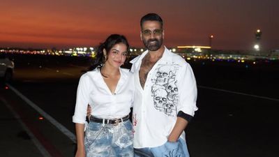 Bhoot Bangla: Akshay Kumar-Wamiqa Gabbi Twin In White In Nashik As They Start Promotions- PICS Inside
