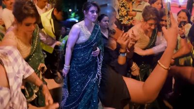 ಕಾಜೋಲ್‌ಗೆ 'ಸೆಲ್ಫಿ' ಶಾಕ್, ಕೃಷ್ಣ ಸುಂದರಿಯನ್ನು ಸುತ್ತುವರೆದ ಅಭಿಮಾನಿಗಳು ; ನಡುಗಿದ ನಟಿ