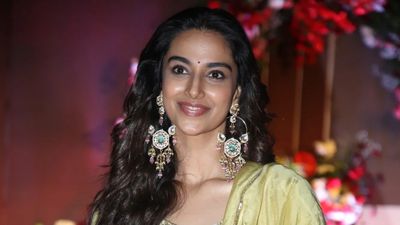 ನಾನು ಮದುವೆ ಆಗುವ ಹುಡುಗನಿಗೆ 100 ಎಕರೆ ಜಮೀನು ಇರಬೇಕು; ಮೀನಾಕ್ಷಿ ಚೌಧರಿ ಹೇಳಿಕೆ ವೈರಲ್