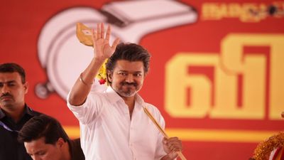 விஜய் மேடையில் அழுததெல்லாம் பக்கா நடிப்பா?.. இதுதான் ஸ்க்ரிப்ட் பேப்பரா?.. ஆத்தாடி ஃபோட்டோவை பாருங்க