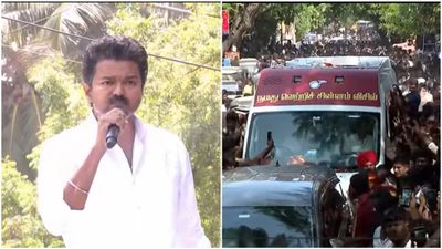 கரூர்ல ஆம்புலன்ஸ்.. கொளத்தூர்ல பஸ்.. மக்கள் உயிருடன் விளையாடுறாங்க.. பொதுமக்கள் ஆதங்கம்!