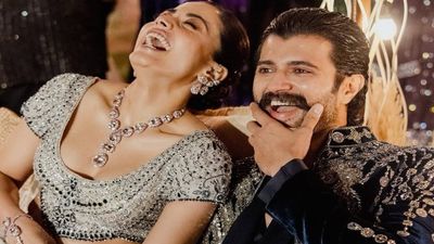 ரசிகர்களுக்கு விருந்து வைத்த ராஷ்மிகா - விஜய் தேவரகொண்டா.. எப்படியெல்லாம் ஊட்டி விடுறாங்க பாருங்க