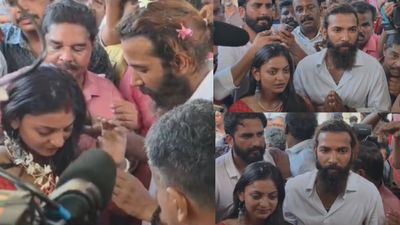 கேரளம் கோயிலில் போலீஸ் பாதுகாப்புடன் நடந்த கும்பமேளா மோனலிசா திருமணம்.. கண்கலங்கி நின்ற ஹீரோயின்!