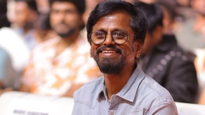 சிக்கலில் AR முருகதாஸ்.. எஸ்கேப்பான SK.. ஒரே நேரத்தில் இரண்டு படங்களை இயக்கி இப்படி மாட்டிக்கிட்டாரே