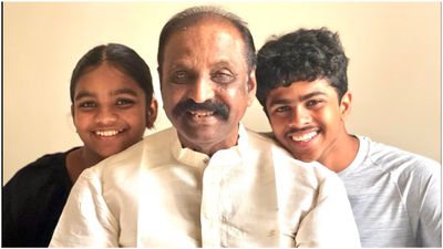  Vairamuthu: பேரன், பேத்தியுடன் ஞானபீட விருது கொண்டாட்டம்.. வைரமுத்து பகிர்ந்த போட்டோஸ்!