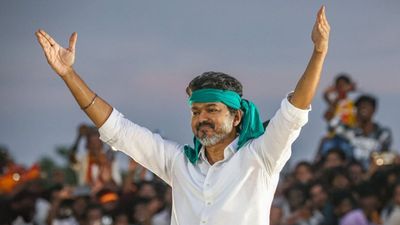 விஜய்யை இந்த கிழி கிழிக்கிறாங்களே.. அவருடன் பணியாற்றிய நடிகையே என்ன சொல்றாங்க பாருங்க.. செமத்தியான அடி