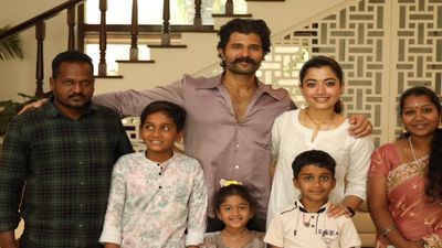 ராஷ்மிகா மந்தனா விஜய் தேவரகொண்டா வைத்த விருந்து.. கெஸ்ட் யாரு தெரியுமா?.. சூப்பர் மனசு பாஸ்