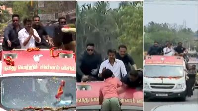  விஜய் பிரச்சார வாகனத்தில் தாவி குதித்த சிறுவன்.. பதறிப்போன விஜய்.. பரபரப்பான புதுச்சேரி!