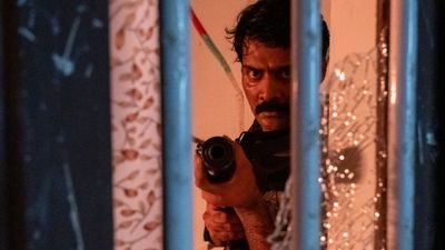 Neelira X Review: ஒன்றரை மணி நேரம் தான் படம்.. ஆனால், அல்லு விட்ரும்.. ‘நீளிரா’ படம் எப்படி இருக்கு?