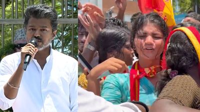 TVK Vijay: விஜய் ரசிகைகளை நசுக்கி எடுத்த ரசிகர்கள்.. திருச்சியில் நடந்த திக் திக் சம்பவம்.. வீடியோ