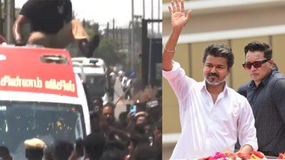 Vijay: விஜய் வாகனத்தில் ஏற முயன்ற ரசிகர்.. பூட்ஸ் காலால் எட்டி உதைத்த பவுன்சர்.. பகீர் சம்பவம்