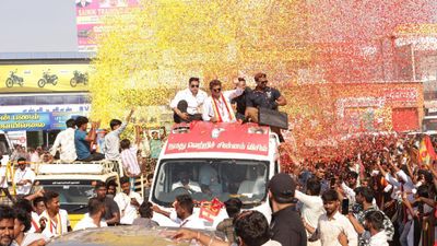 Vijay: தமிழ் புத்தாண்டில் விஜய்யை பார்க்க குவிந்த கூட்டம்.. ஜன நாயகன் தயாரிப்பாளர் போட்ட ட்வீட்!