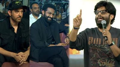 War 2: దేవరను మించి హిట్టు.. తారక్ అన్న ఇండియా లెవెల్‌లో కాలర్ ఎగిరేసేలా.. వార్ 2 ఈవెంట్‌లో నాగవంశీ 