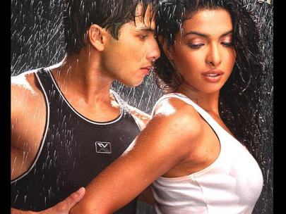 Ex-Lovers Shahid Kapoor-Priyanka Chopra Kiss And Make Up