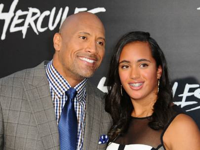 Dwayne Johnson Shares A Picture Of His Newborn Daughter! 