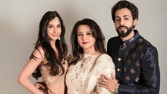 Poonam Dhillon On Single Motherhood