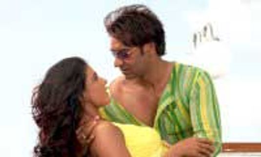 U Me Aur Hum Music Review