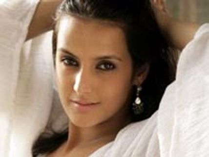 Tulip Joshi gets funny with Suniel
