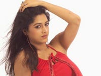 Mamata shakes legs with Madhavan