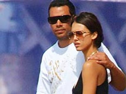 Jessica Alba gives birth to baby girl