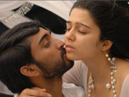 Charmi and her 7 angle lip lock with cockroach