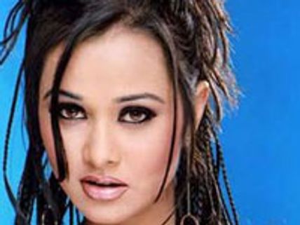 Nisha Kothari to comeback to Tamil