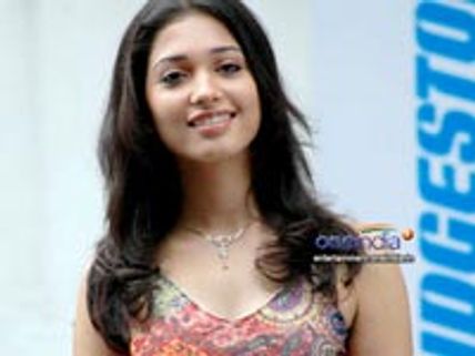 Tamanna to replace Nayantara