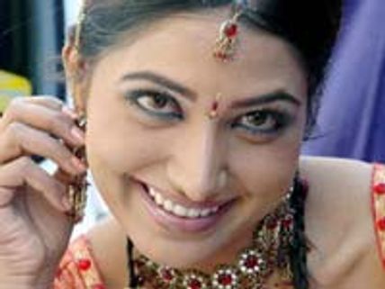 Aavesham: A Suspense Thriller 