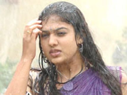 Bodyguard brings luck to Nayantara