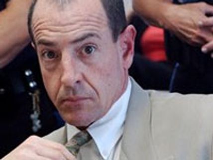 Lindsay's father launches another attack on Sam