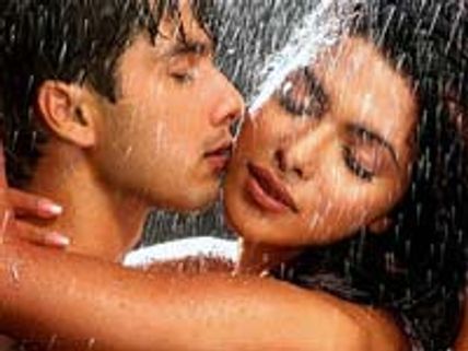 Priyanka and Shahid to do a lip lock