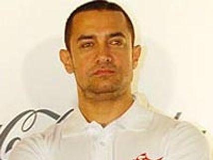 Aamir with the man behind Slumdog Millionaire