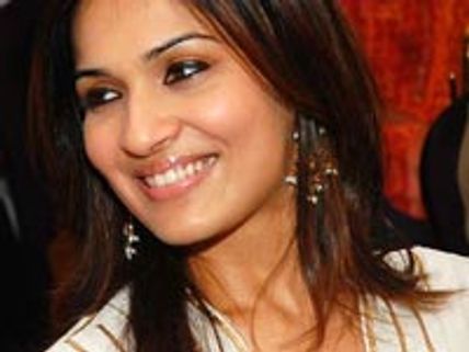 Soundarya to produce Vijay's 51st film!