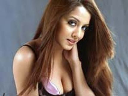Celina goes online to solve love queries