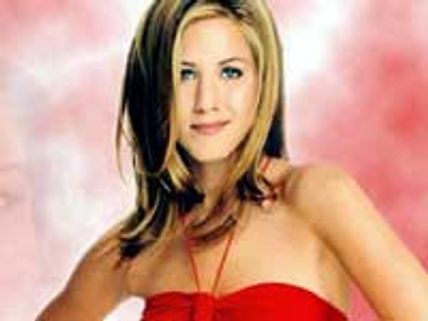 Aniston finishes Oscar presentation without hitch