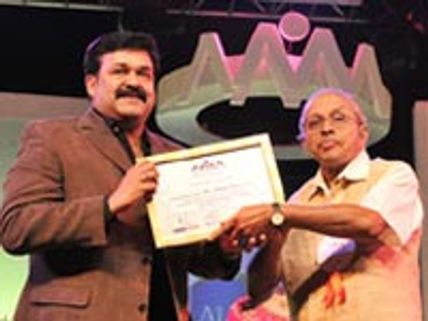 Mohanlal croons for Bhramaram 