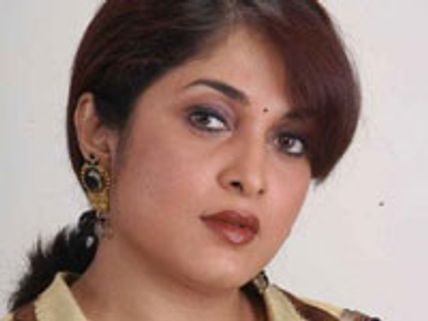 Egoistic queen's Kalasam scales 150 episodes!