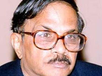 Neelathamara remake creates history