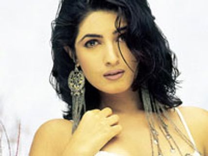 Twinkle Khanna turns hot again