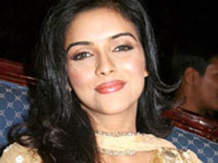 Asin with Shahrukh after romancing Aamir