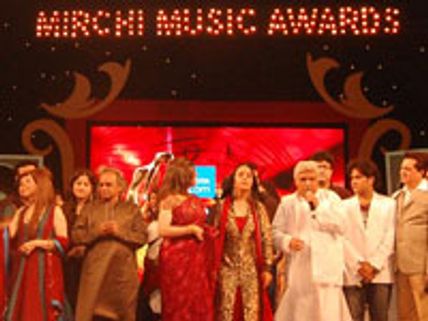 Jodhaa Akbar sweeps Radio Mirchi Awards