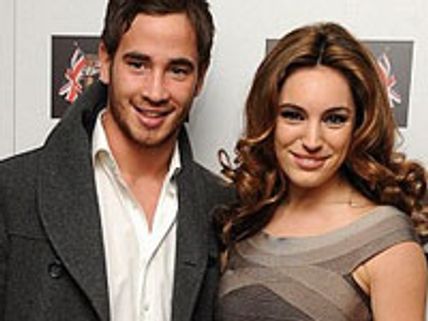 Kelly, Danny spotted kissing, frolicking in Caribbean