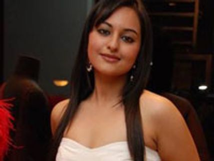 Sonakshi enters Bollywood with Salman