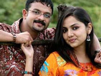 Jayasurya-Samvrutha met with an accident