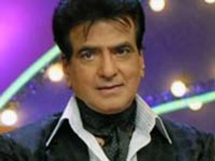 Slipper thrown at actor Jeetendra