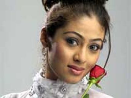 Sada is waiting for Click!