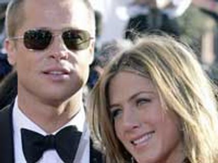 Brad Pitt dumped Aniston over lesbian fears 