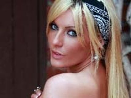 Hugh Hefner in love with Crystal Harris 