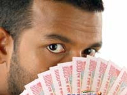 Jayasurya makes fortune out of fake Currency